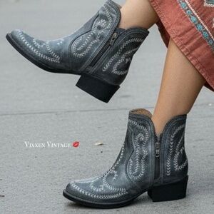 STERLING RIVER WESTERN EMBROIDERED LEATHER BOOTIES IN DISTRESSED GRAY